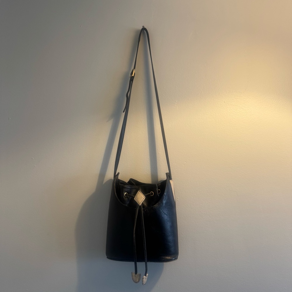 Vintage bucket bag